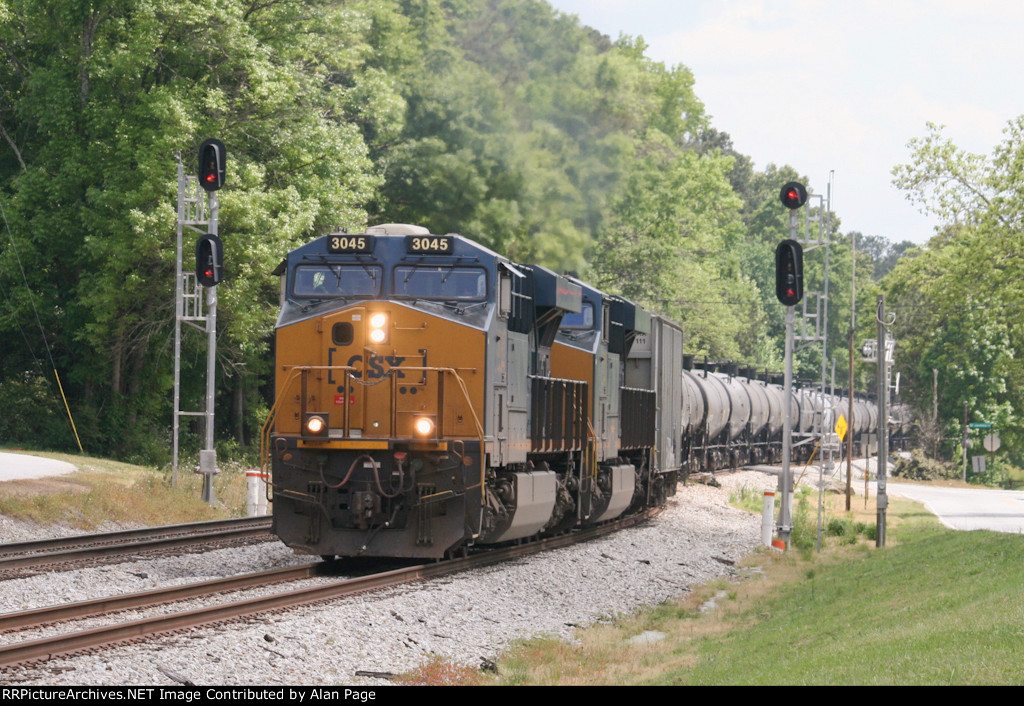 CSX 3045 and 986 split the signals